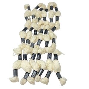 Vintage Lot of 18 New DMC Laine Tapisserie Blanc 8 Metres 100% Wool Yarn